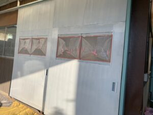 岐阜市　倉庫ハンガードア塗装工事